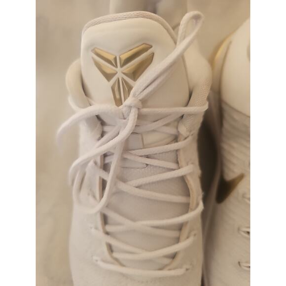 52425-107 Nike Kobe A.D. White/Metallic Gold Big Stage Size 9 - Picture 6 of 16